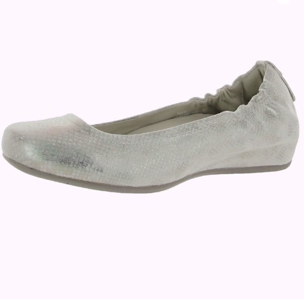 Earthies By Earth TOLO Silver Off White Faux Snakeskin Leather Ballet Flats